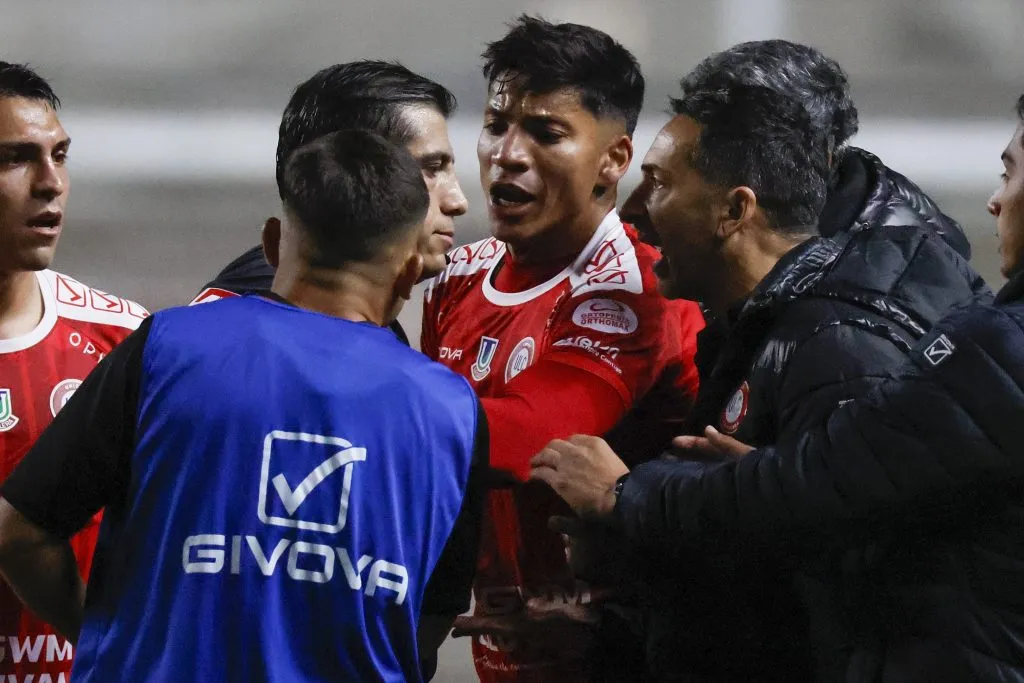 En U. La Calera quedaron muy molestos con el árbitro | Photosport