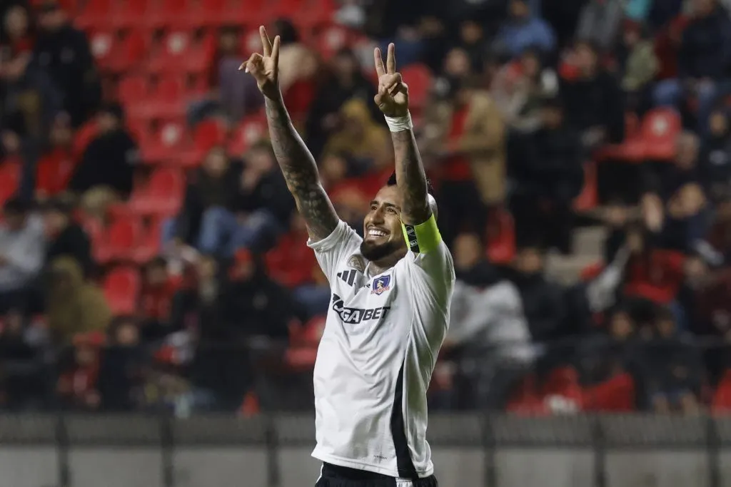 Arturo Vidal marcó de penal para Colo Colo. Foto: Sebastian Cisternas/Photosport