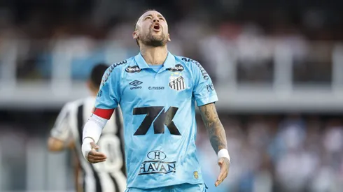 Neymar no ha podido brillar en su regreso a Santos.
