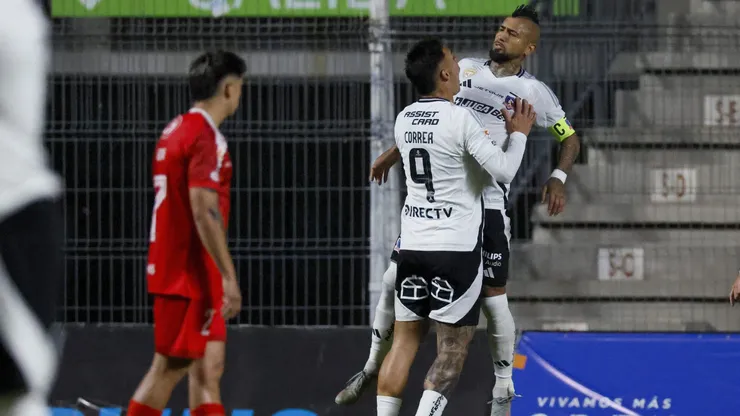 Arturo Vidal le marcó de penal a La Calera.