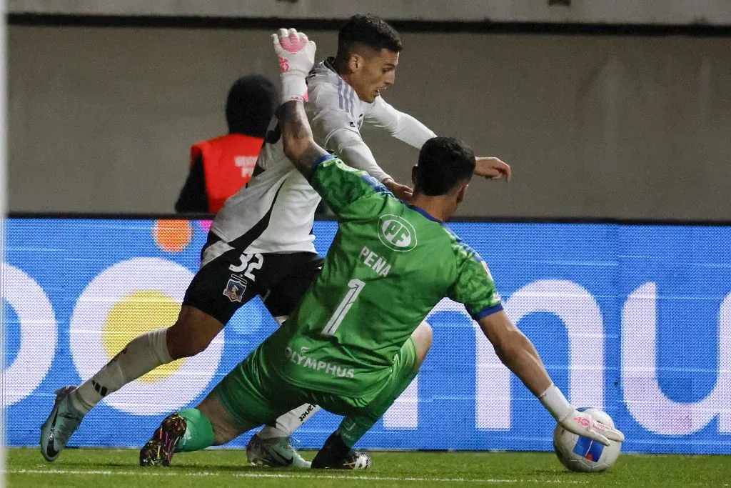 Lucas Cepeda otra vez fue lo único rescatable de Colo Colo en ofensiva. (Andres Pina/Photosport).