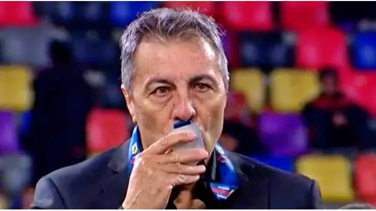 Kudelka no tuvo problemas en besa la medalla de plata.