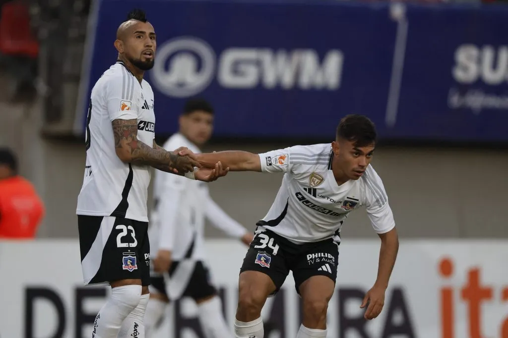Vidal terminó jugando de delantero en Colo Colo. Foto: Andres Pina/Photosport