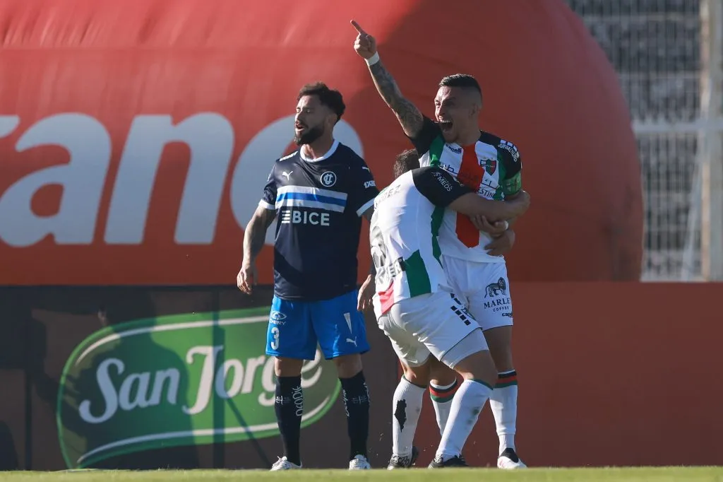 El festejo de Bryan Carrasco ante la Católica. (Felipe Zanca/Photosport).