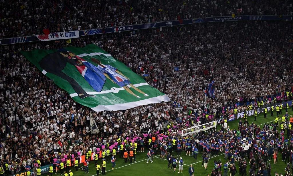 Los hinchas de PSG homenajearon a Xana. Imagen: Getty