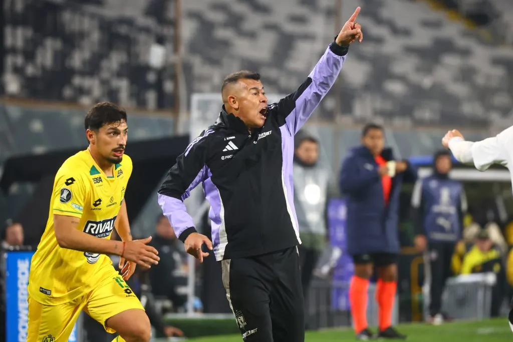 Jorge Almirón es criticado en Colo Colo. Foto: Jonnathan Oyarzun/Photosport