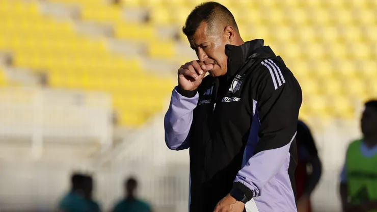Jorge Almirón se mantendrá en el cargo en Colo Colo.
