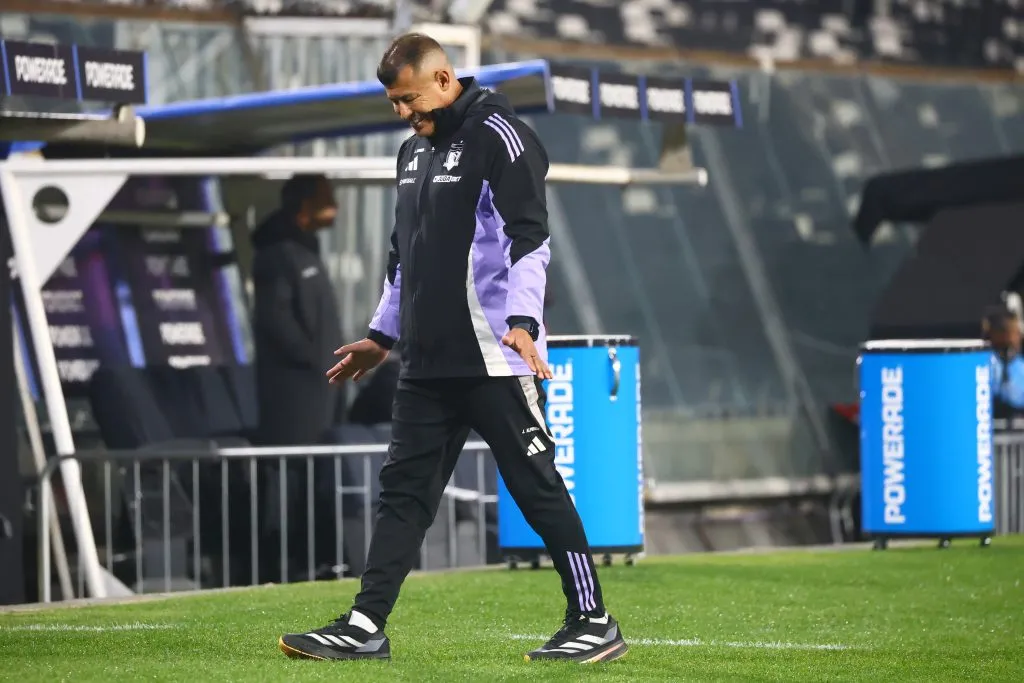 La polémica con Almirón se mantiene. Foto: Jonnathan Oyarzun/Photosport