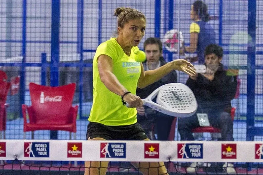 Sara Errani jugando pádel en 2105.