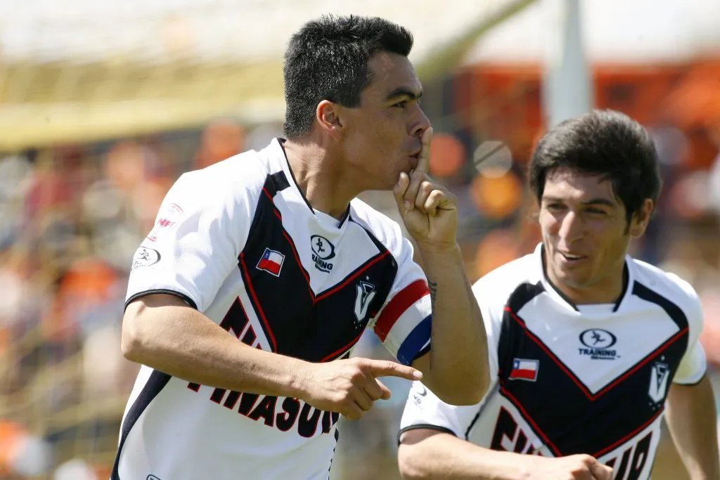 Esteban Paredes celebra en Santiago Morning. (ANDRES PINA/PHOTOSPORT).