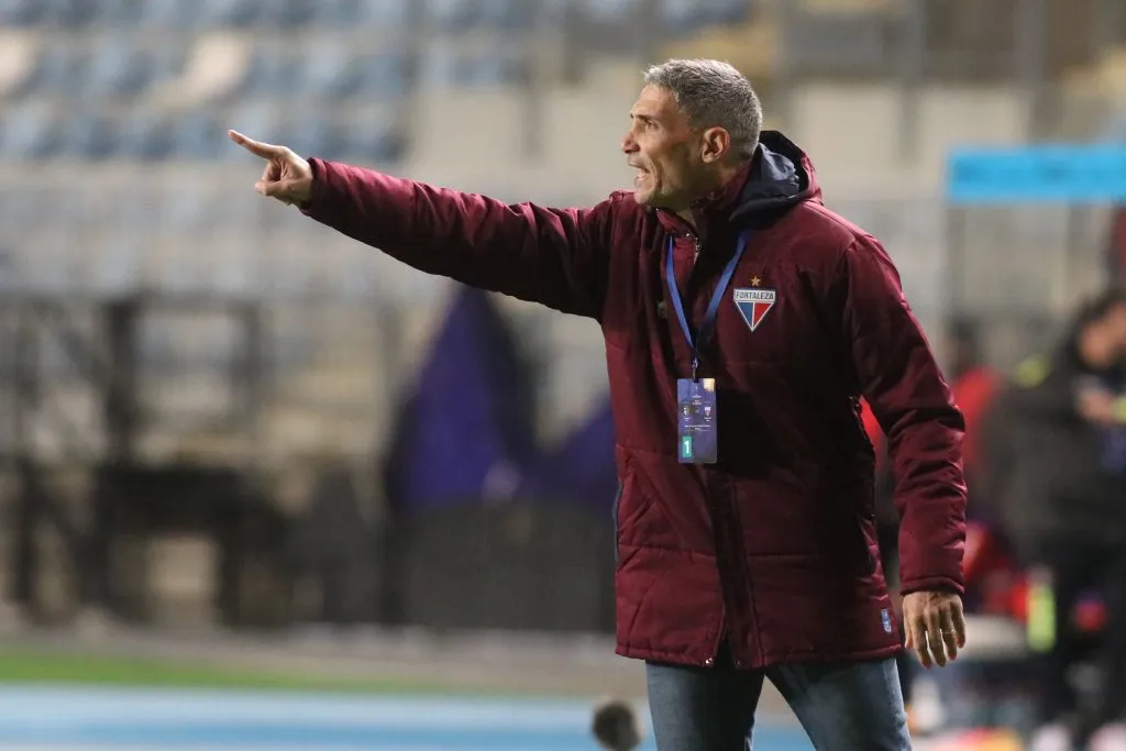 Juan Pablo Vojvoda se midió a Palestino en la Copa Sudamericana 2023. (Jorge Loyola/Photosport).