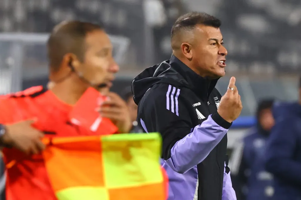 Jorge Almirón en el inservible triunfo albo ante Bucaramanga. (Jonnathan Oyarzun/Photosport).