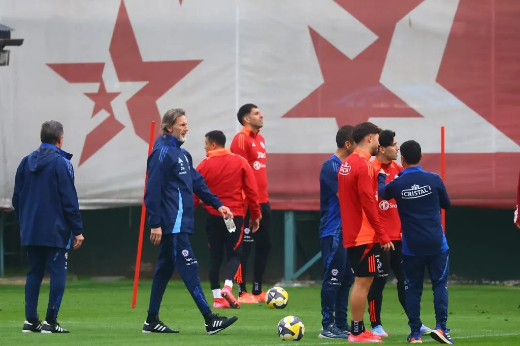 A pesar de sacarle a varios jugadores, Ricardo Gareca no ve a ninguna figura de la U como titular en Chile ante Argentina. Foto: Photosport.