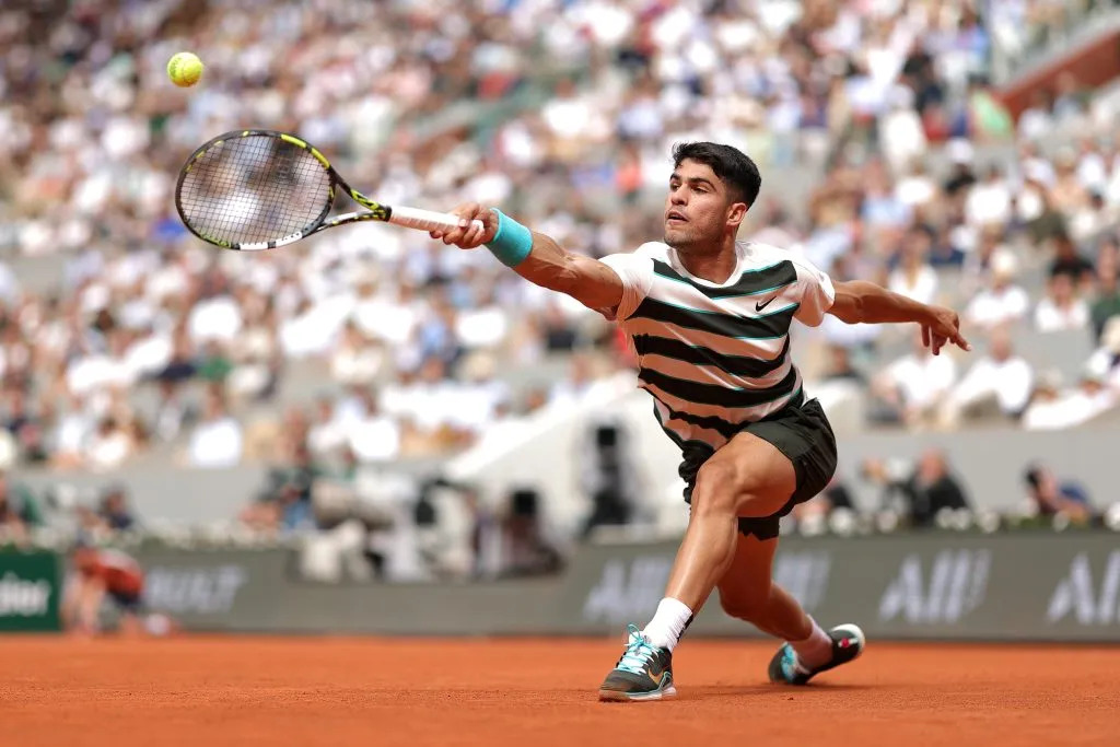 Alcaraz está brillando sobre la arcilla de Roland Garros