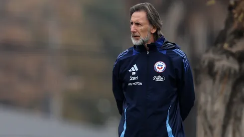 Ricardo Gareca juega con Loyola, otra vez, de lateral en la Roja.