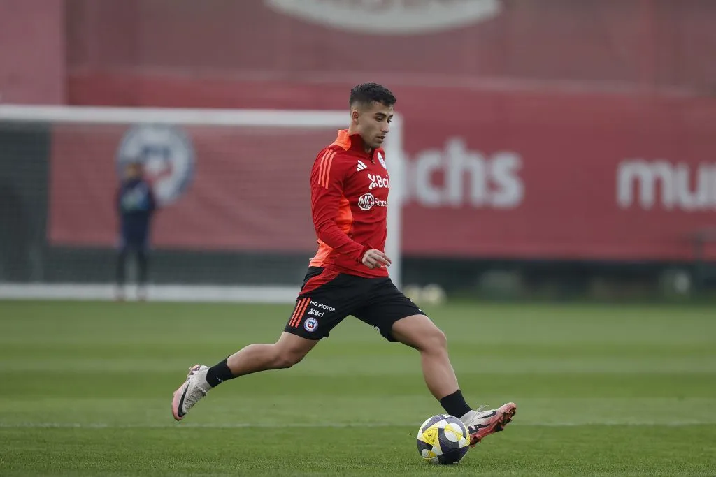 Lucas Assadi fue seguido por miembros de la Roja en la U. Foto: Carlos Parra – Comunicaciones FFCh