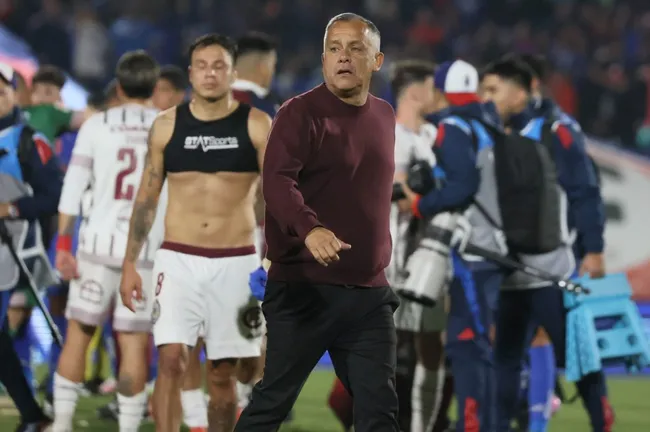 Deportes La Serena vio partir a su técnico en medio de una tormenta. Foto: Dragomir Yankovic/Photosport