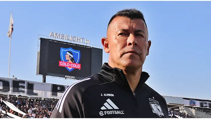 Almirón sigue siendo el DT de Colo Colo, aunque no en los mejores términos.