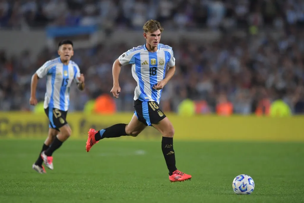 Nico Paz en el partido que jugó ante Bolivia por la selección de Argentina