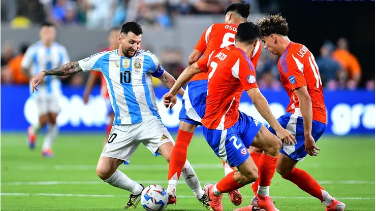 Argentina paró una novedosa formación para enfrentar a Chile.