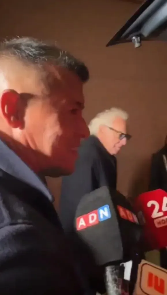 Almirón junto a Coppola en su llegada a Chile