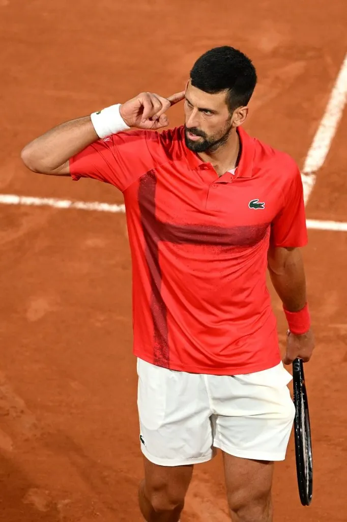 Novak Djokovic celebra un punto ante Alexander Zverev en Roland Garros (Getty Images).