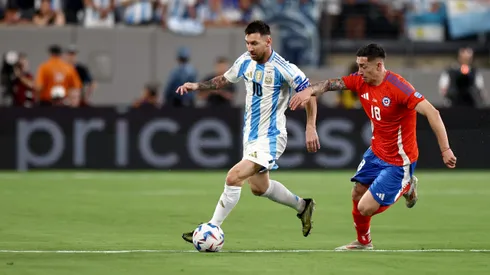 Chile recibe a Argentina en el Estadio Nacional.