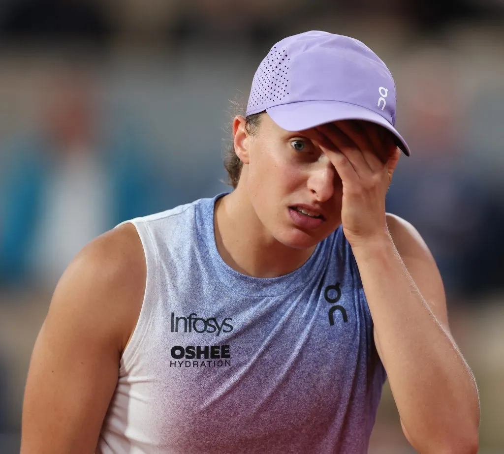 Iga Swiatek pierde la semifinal de Roland Garros ante Aryna Sabalenka (Getty Images).
