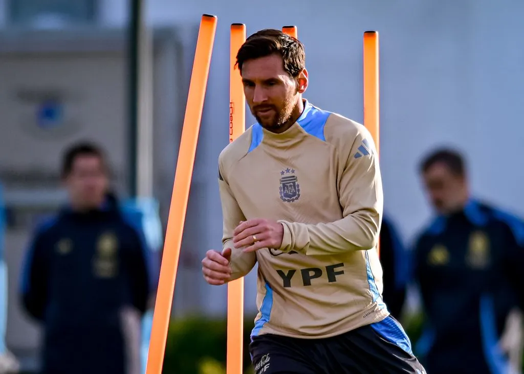 Lionel Messi comenzará como suplente esta noche ante la selección chilena. ¿Jugará algunos minutos el rosarino? | Foto: Photosport.