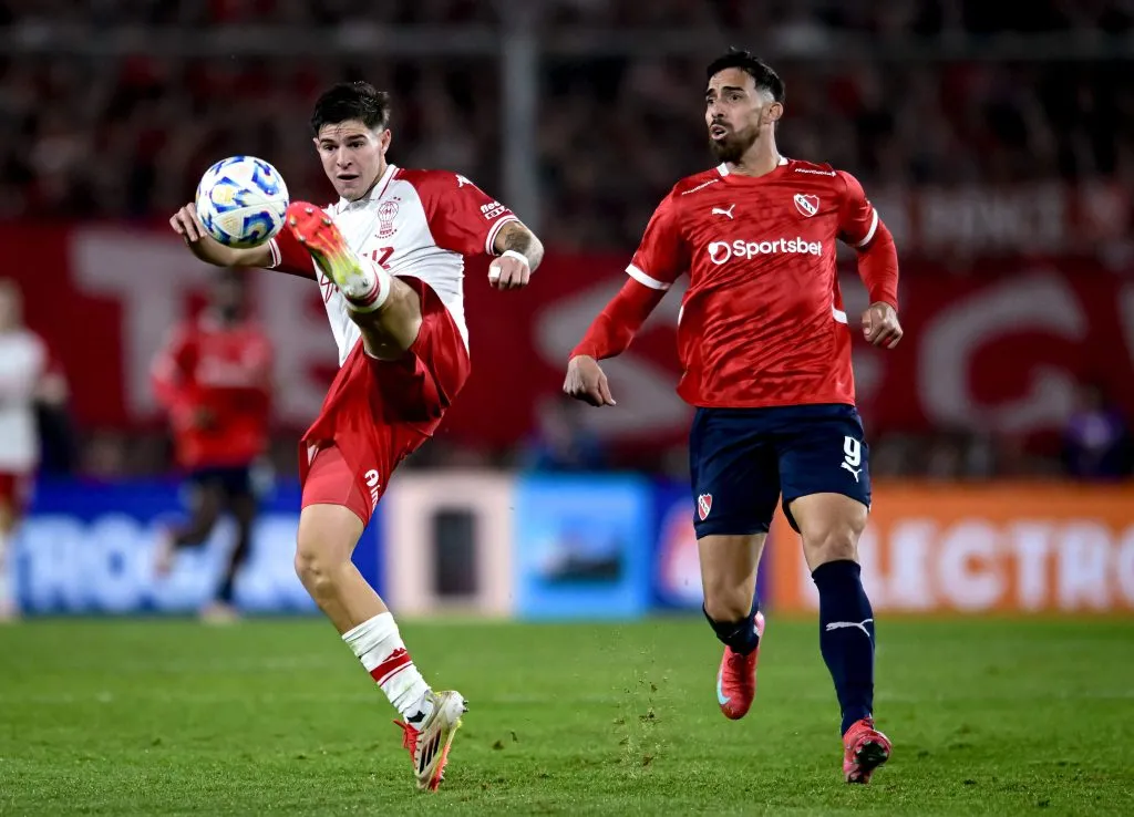 Marco Pellegrino en acción con Huracán. (Marcelo Endelli/Getty Images).