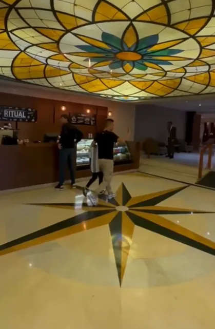 Leandro Fernández estuvo en el hotel de Argentina tras la práctica de la U. Foto: Radio ADN.