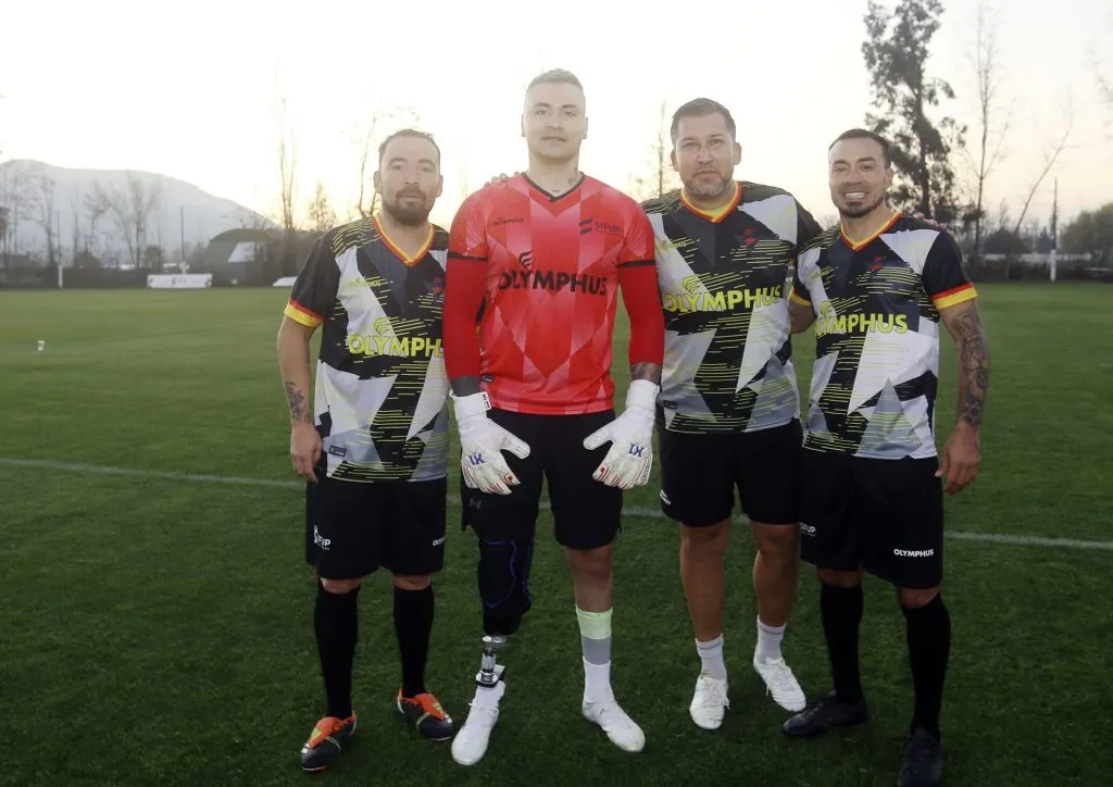 Varios jugadores y ex jugadores del medio local han apoyado el regreso de Campos al fútbol.