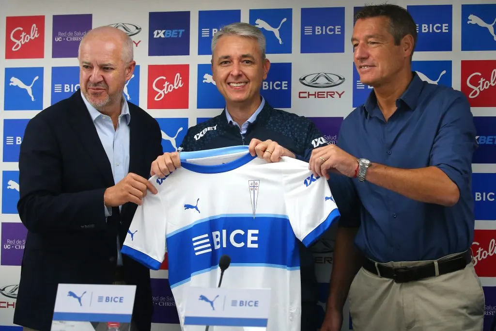José María Buljubasich y Juan Tagle en la presentación de Tiago Nunes. (Javier Salvo/Photosport).