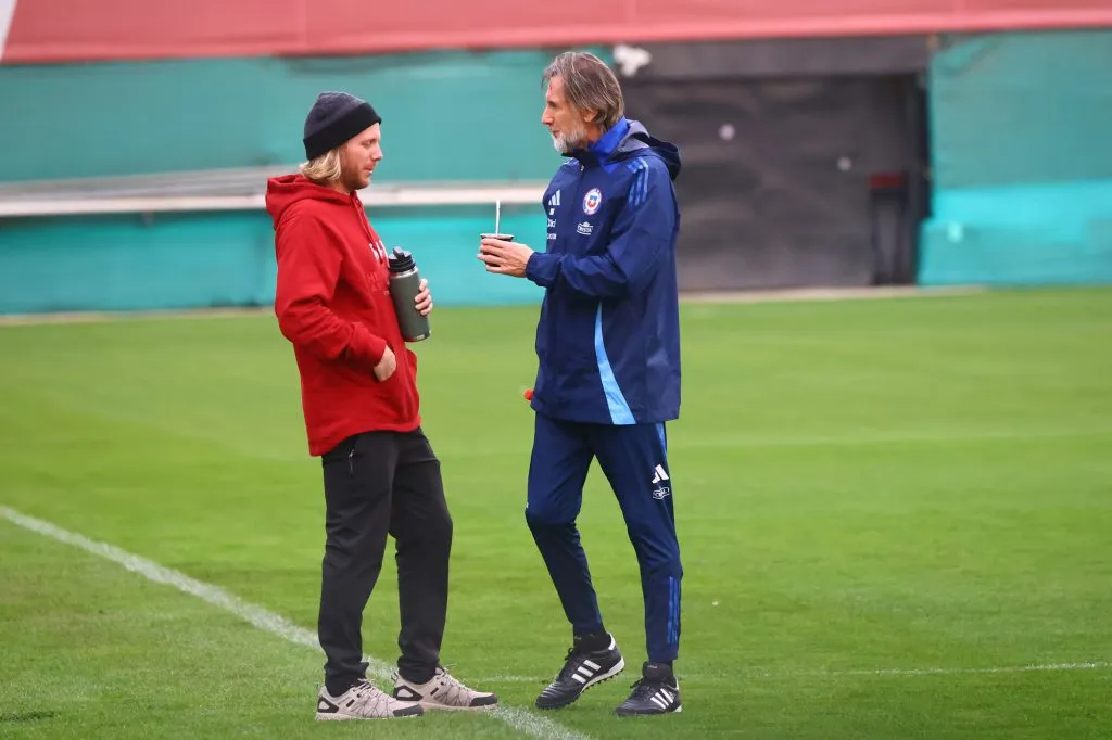 Pato Yáñez destroza a Gareca por su relajo en los entrenamientos de Chile, mate con su hijo incluido.