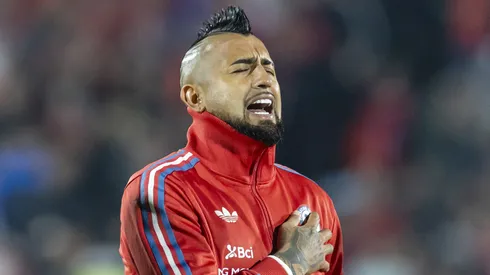 Los hinchas argentinos se burlaron sin piedad de Arturo Vidal en el Estadio Nacional. Le recordaron una publicación viral.