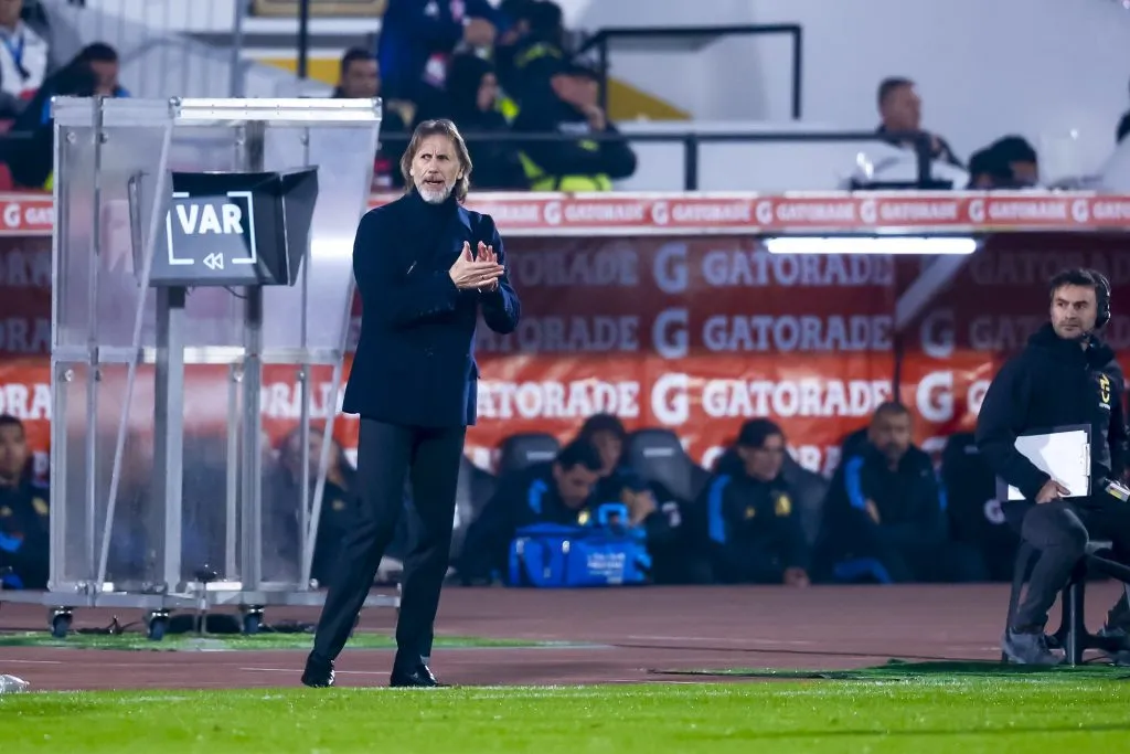 Ricardo Gareca en la derrota ante Argentina. Foto: Pepe Alvujar/Photosport