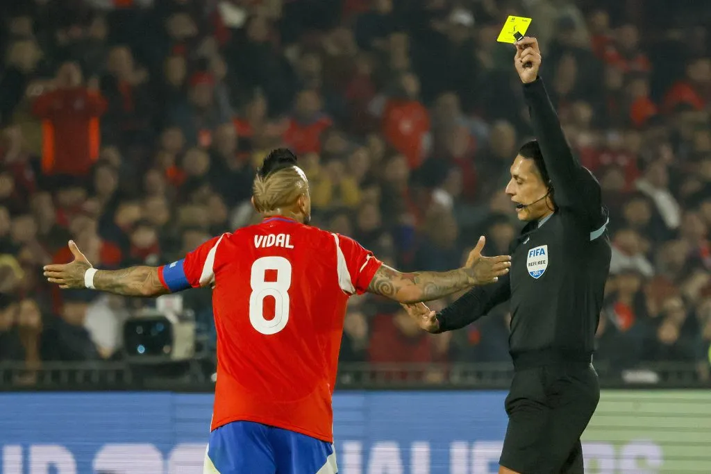 Vidal salió al entretiempo contra Argentina | Photosport