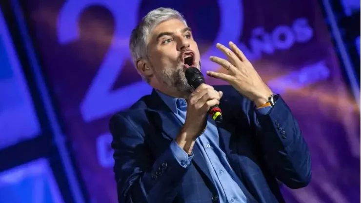 El comunicador utilizó sus redes sociales para apuntar contra el DT argentino.