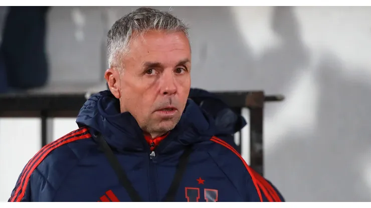 Gustavo Álvarez se va de tarro y cuenta si está dispuesto a ser el bombero de la selección chilena.