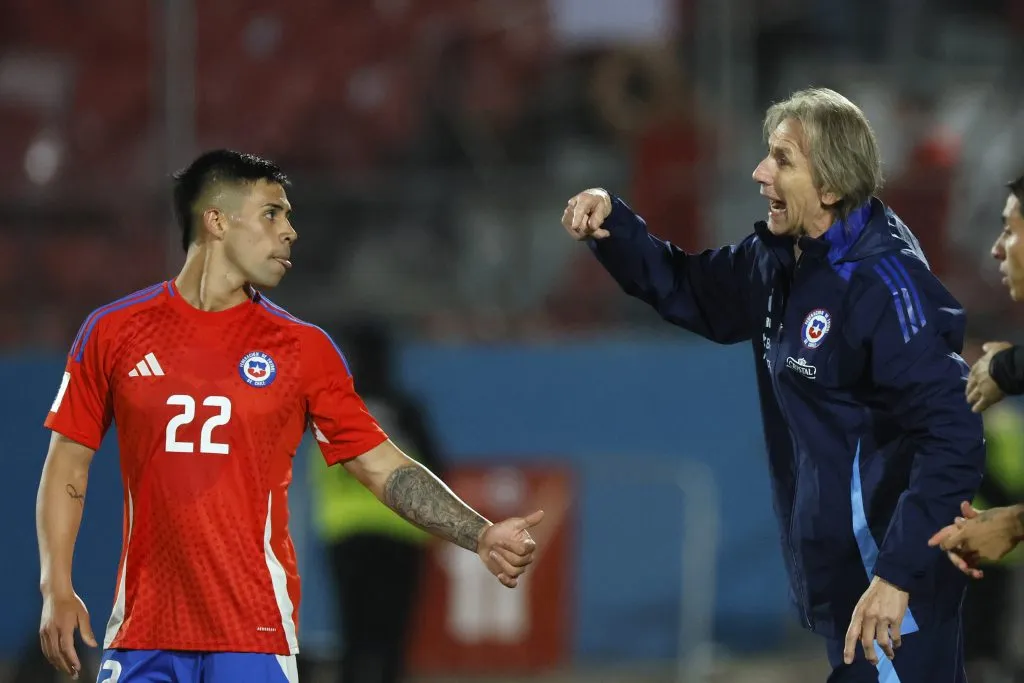 Ricardo Gareca explotó contra el plantel de Chile tras el mal primer tiempo ante Argentina. Foto: Photosport.