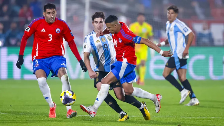 Alexis evita criticar el planteamiento de Gareca en el Chile contra Argentina.