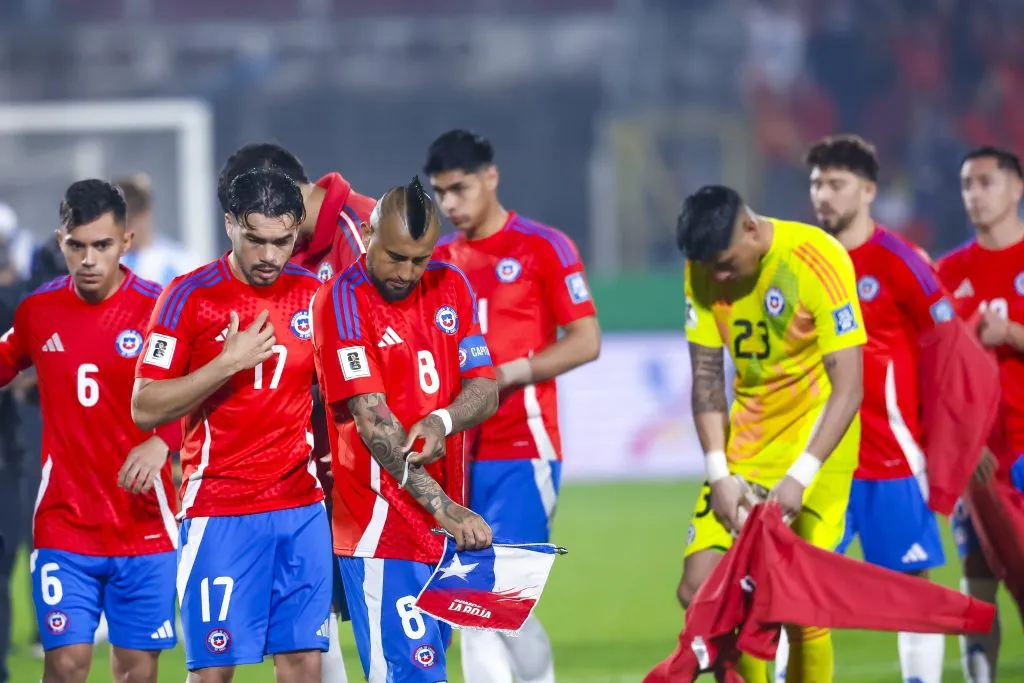 La selección chilena está obligada a ganar sus próximos tres partidos para mantener vivo el sueño de ir al repechaje del Mundial 2026. | Foto: Photosport.