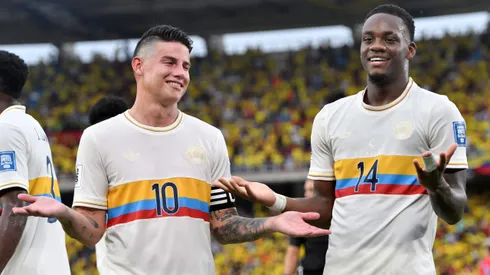 Jhon Jader Durán junto a James Rodríguez.