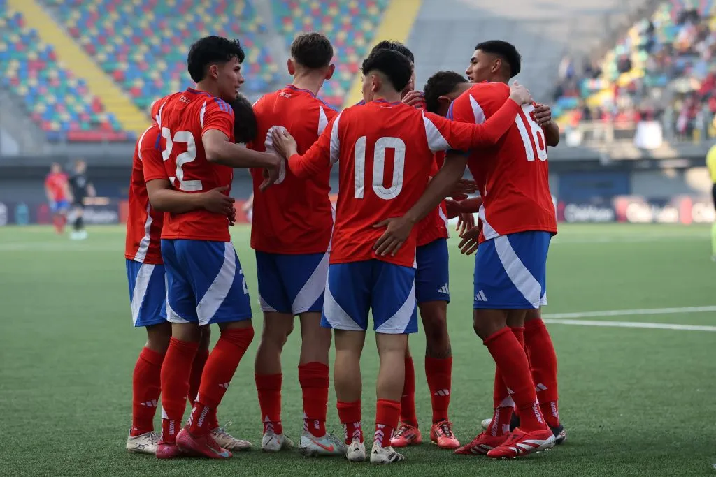 La Roja Sub 20 celebra el gol de Rossel ante Nueva Zelanda. (Javier Torres/Photosport).