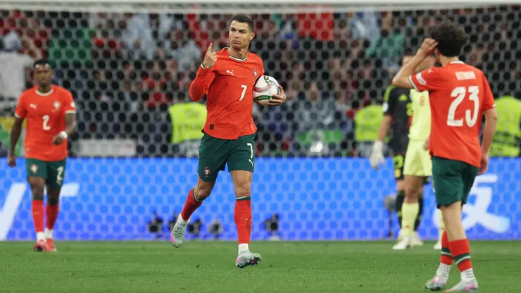 Cristiano Ronaldo igualó a Eduardo Vargas.