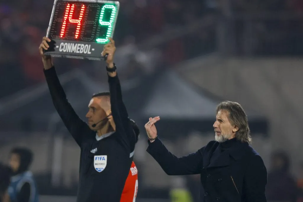 Ricardo Gareca se juega el puesto en Bolivia. Foto: Andres Pina/Photosport