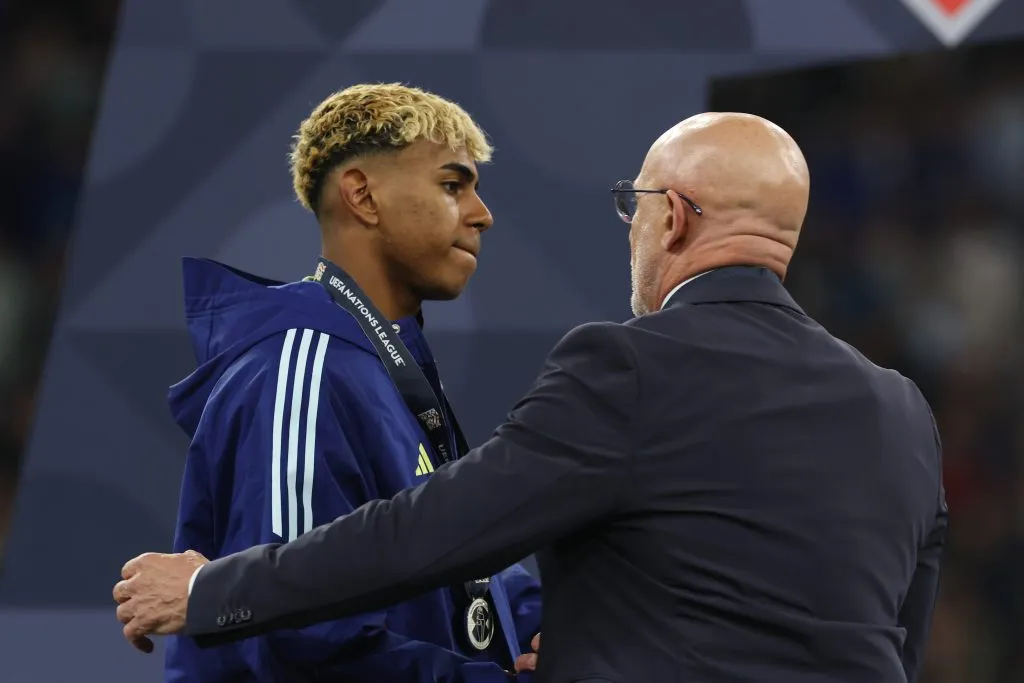 Lamine Yamal demostró que sigue siendo un niño luego de perder la final ante Portugal. Foto: Getty Images.