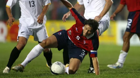 Este zaguero central fue mundialista y tuvo su estreno el mismo día que el tocopillano, goleador histórico de la Roja.
