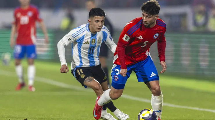 Felipe Loyola jugará de volante ante Bolivia.