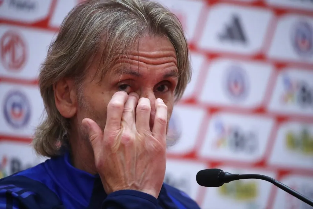 Ricardo Gareca se comienza a despedir de Chile antes del partido con Bolivia. Foto: Photosport.